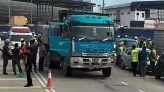遭沙石罗里从后猛撞   18岁华青当场毙命
