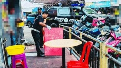 非法占道逾10年  槟市厅拆摊位建筑结构