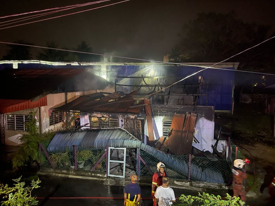 (大北马)高渊甘榜火车站木屋午夜失火