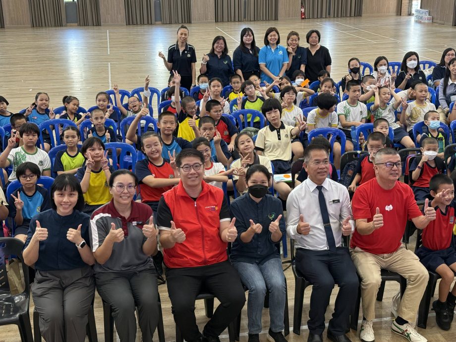 在加影育华小学主办“2025年儿童绘本读书会”／3图