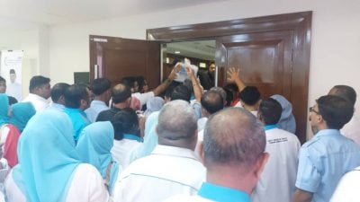 公正党大会丨安华进行总结 代表楼下疯抢礼包