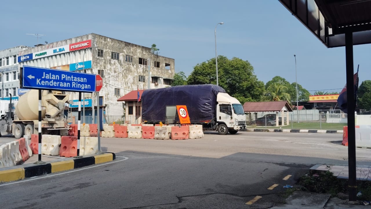 （已签发）柔：东甲麻坡路分界堤兴建工程重启 本月内完工