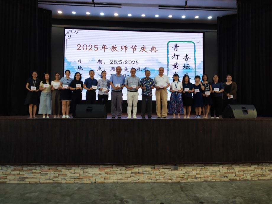 吴小燕年底卸任 王培荣吁銮中教师与新校长配合