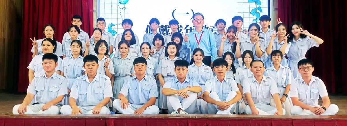 新文龙中华中学首办 高三成年礼《映蝶》