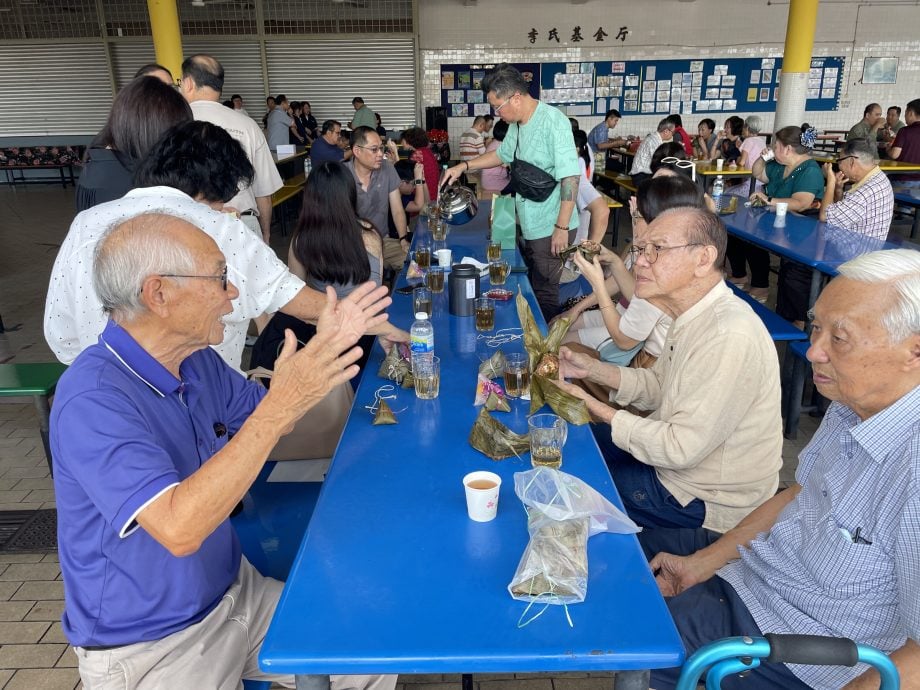 宽三校友欢聚庆端午 推广书法瑜伽盼招校友开课
