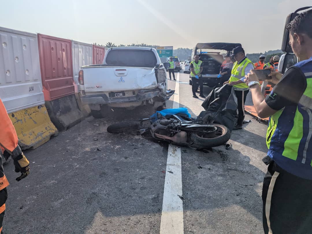 摩托撞故障吉普车 骑士死乘客伤