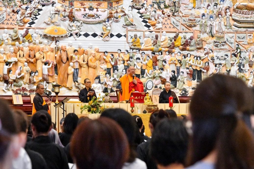 佛光山新马寺办皈戒礼 800人受戒