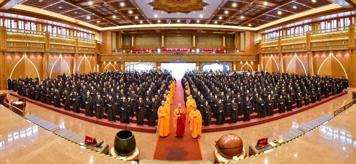 佛光山新马寺办皈戒礼 800人受戒