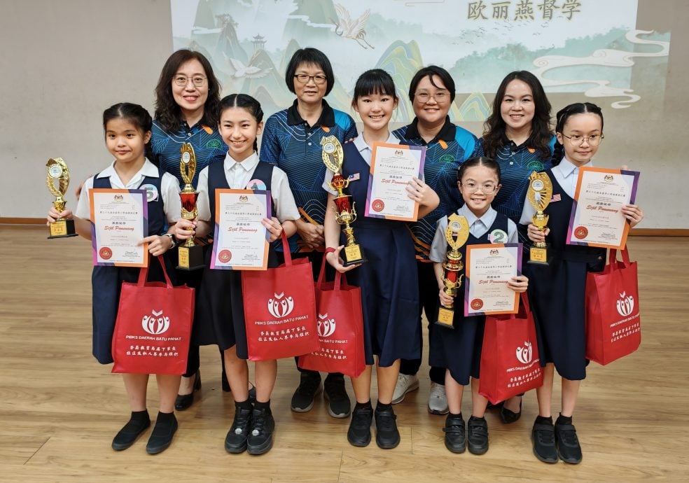 峇华小华语演讲赛,爱二谢洁宁荣获冠军