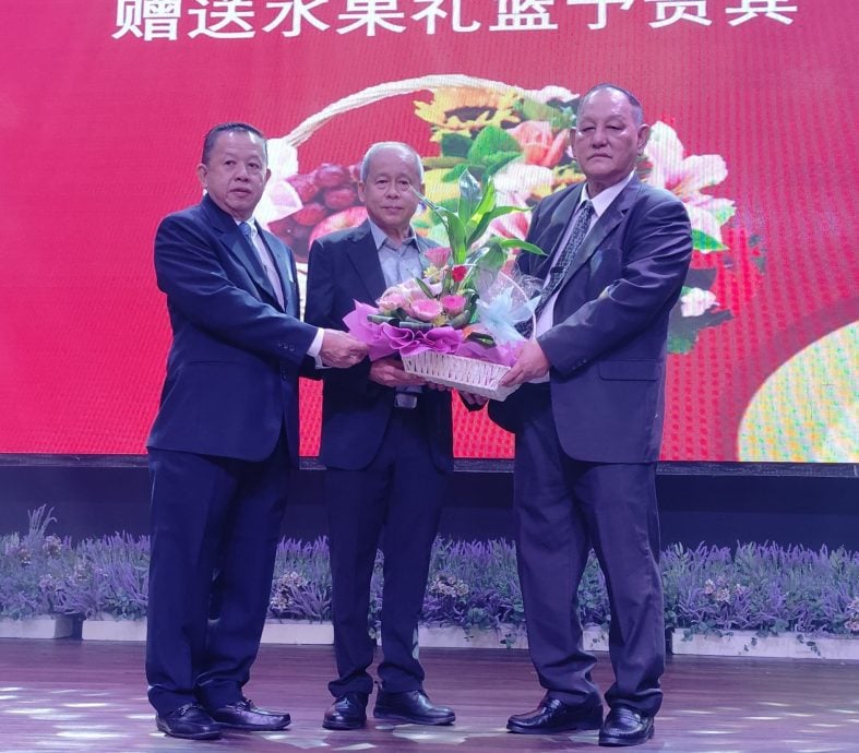(已签发)柔:**版头**谢耕伟建议乡团生育奖 着重鼓励第三胎或以上