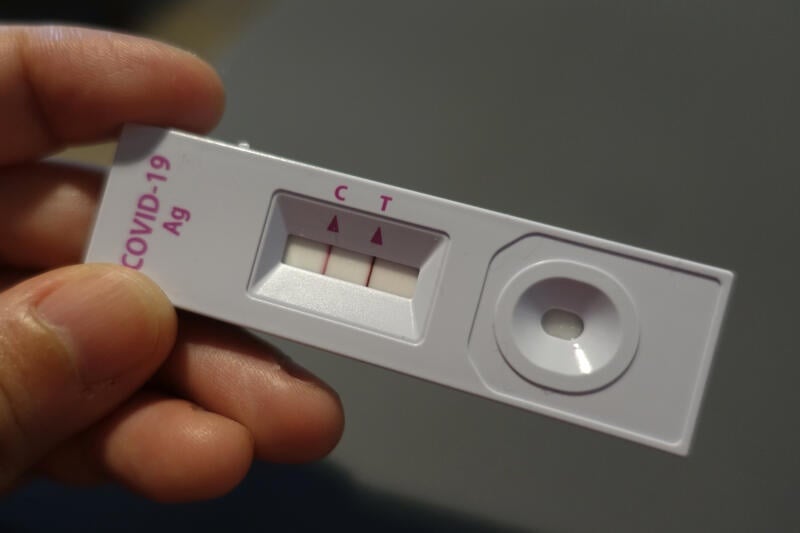 (已签发)柔:狮城二三事:冠病病例增三成 估计达1万4200例 有者称自筛试剂盒不易买