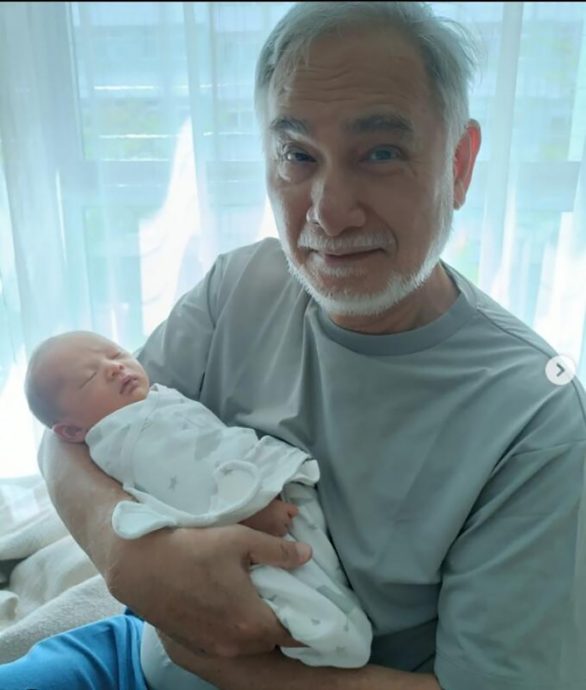（已签发）柔：狮城二三事：升级当爷爷 朱厚任手忙脚乱