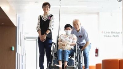 好丈夫16年不离不弃照料病妻 “唯一恐惧是失去她”