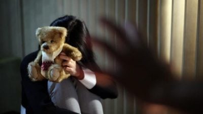 非礼性侵继女 男子监9年7月鞭11下