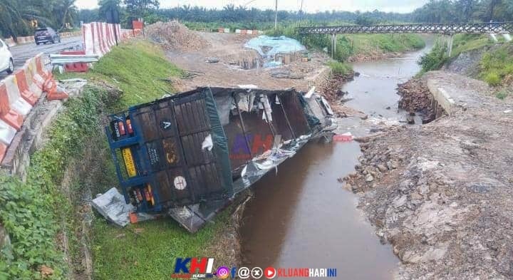 疑刹车器失灵 罗里失控坠斜坡无人伤