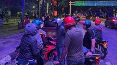 警非法飙车执法行动 扣6男充公10摩托开40罚单