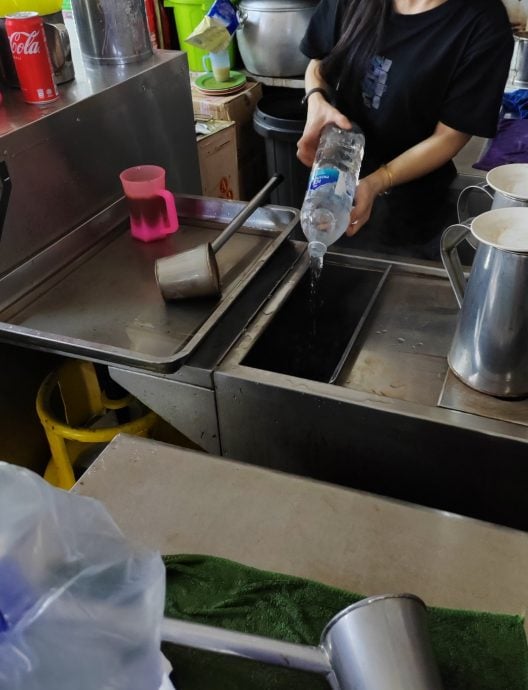 (已签发)柔:遇制水咖啡店矿泉水泡咖啡,网民:有没有比较好喝?会起价吗?