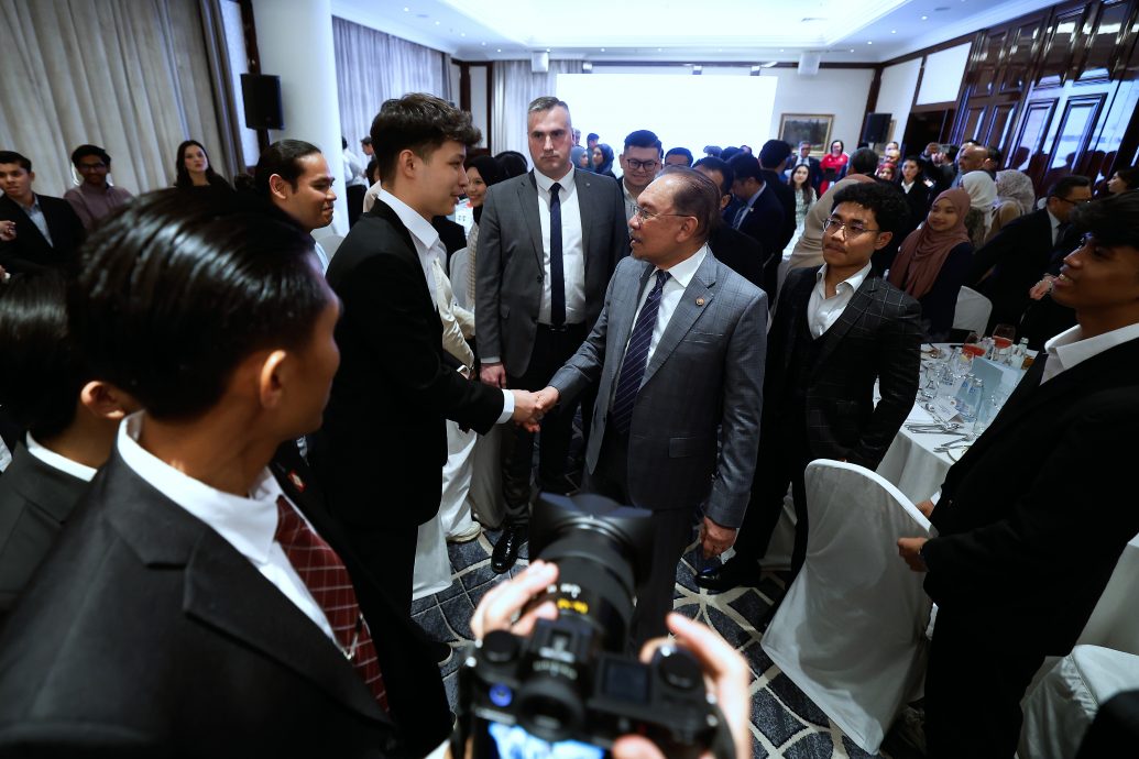 (已签)安华:已建议选委会简化海外投票程序 将确保下届大选前就绪