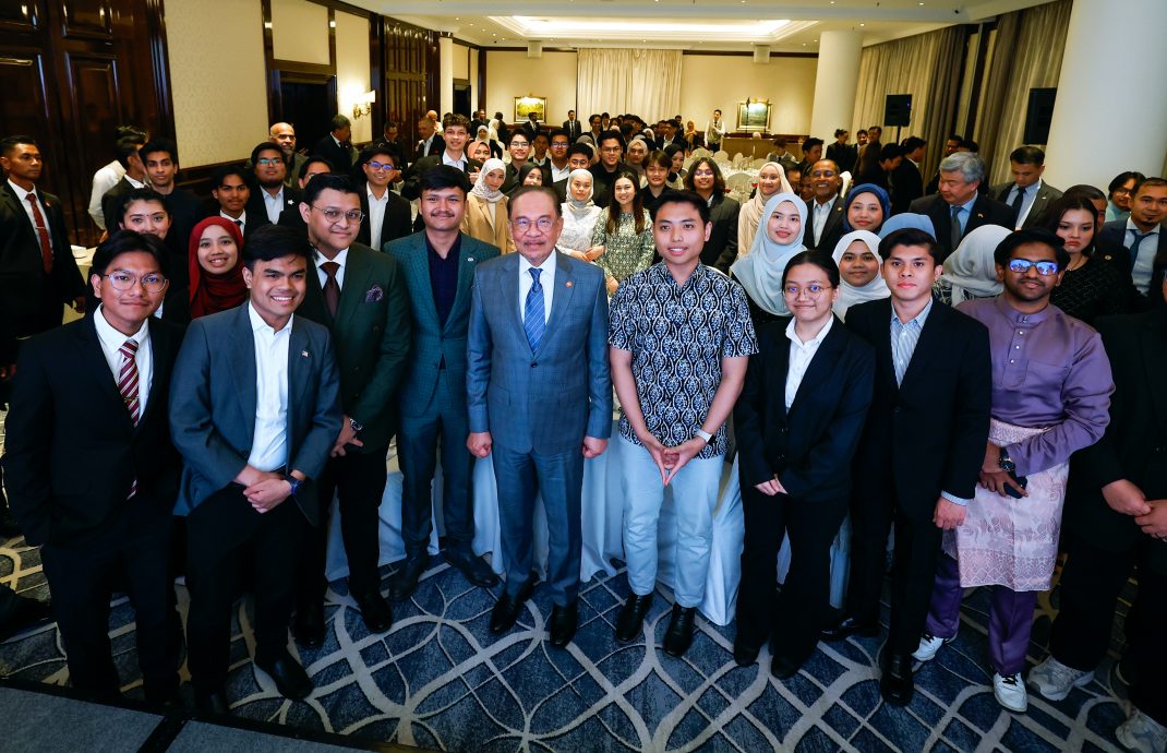 (已签)安华:已建议选委会简化海外投票程序 将确保下届大选前就绪