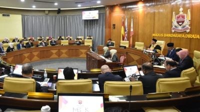 巴生王城市厅常月会议｜多名市议员反对 巴生停车费 暂缓调涨