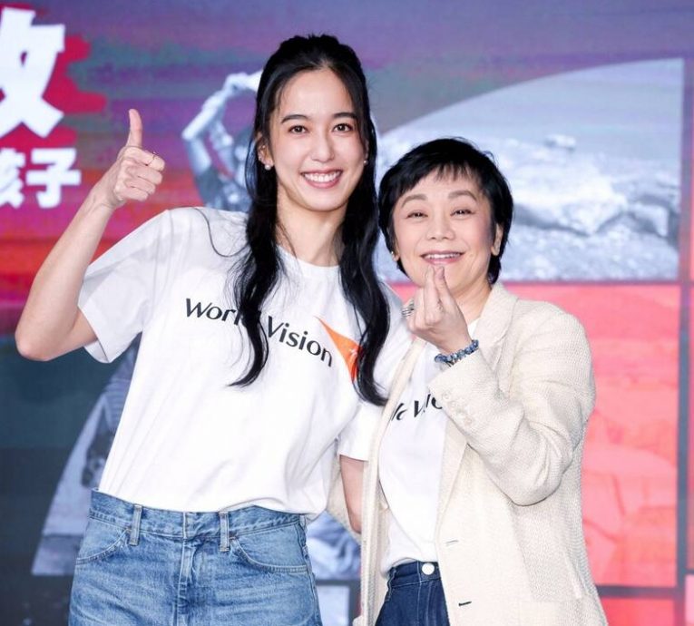 （明8am）陪98岁妈妈过母亲节 张艾嘉：别催我退休