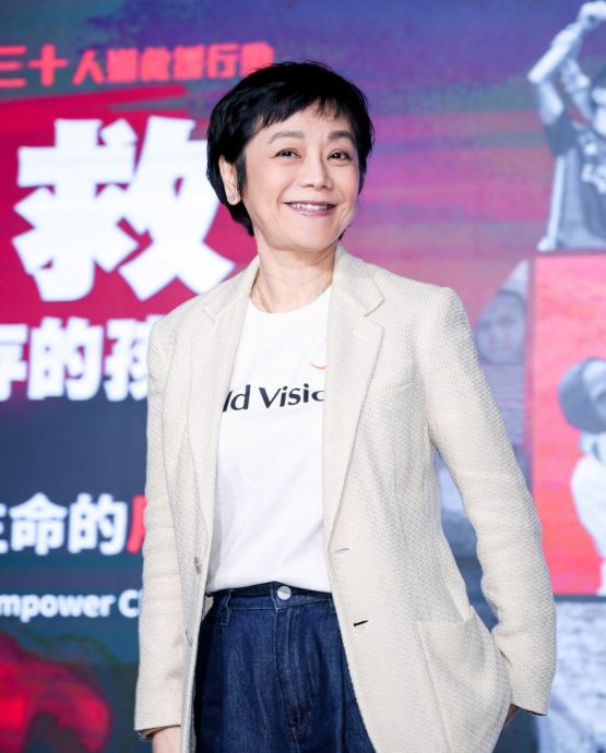 （明8am）陪98岁妈妈过母亲节 张艾嘉：别催我退休