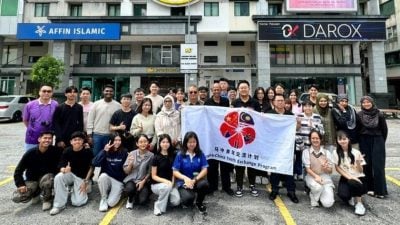 参加桥见贵州游学团 33大专生赴华交流