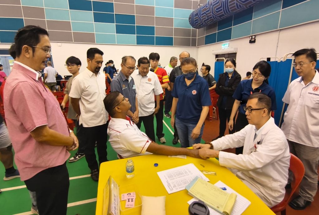 (版4头)大都会/同善医院义诊来到班达马兰再也,逾千人包括友族也来看病