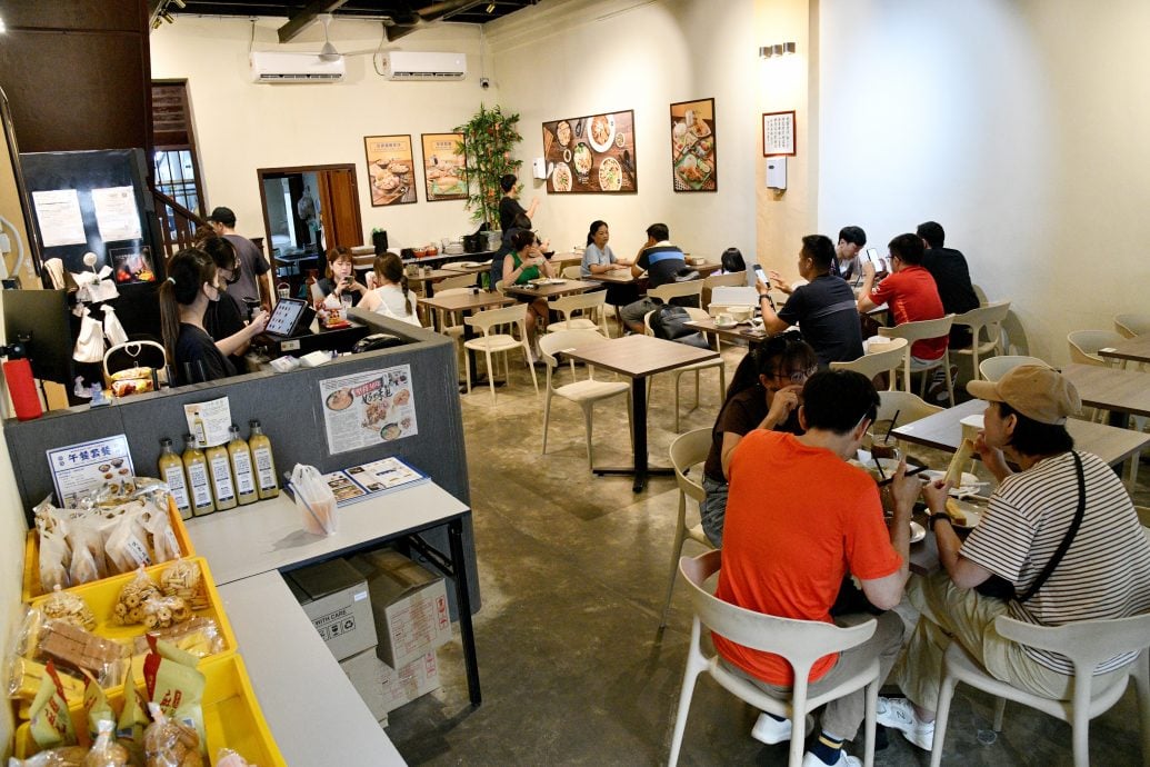 （预编24日见报）大都会/吃货来啰/《甘发茶楼》迷你版咖哩叻沙猪杂粥