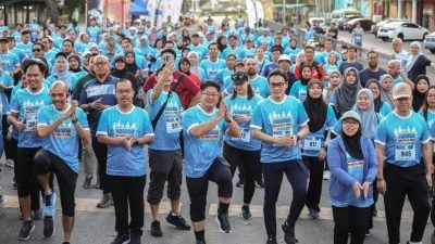 千人“欢乐跑骑” 依温也亲民参与