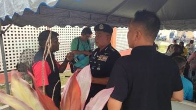 FRU罗里车祸︱警澄清车祸9人死 载石罗里司机被扣