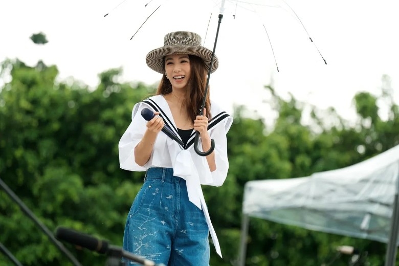  Hebe上山开唱　“不速之客”突袭吓到尖叫