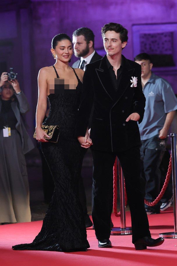 提摩西柴勒梅德领特别荣誉奖 首次牵手凯莉珍娜公开亮相