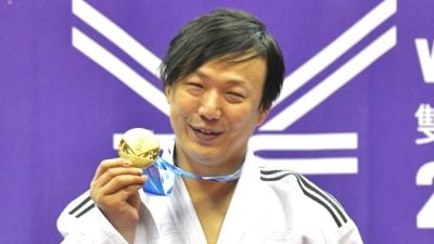 萧煌奇能唱又能打！世壮运柔道赛摘金