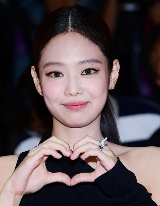 Jennie善举爆争议！被质疑捐款动机不纯