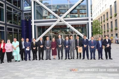 代表团访伦敦政经学院院长 . 探讨砂英战略合作