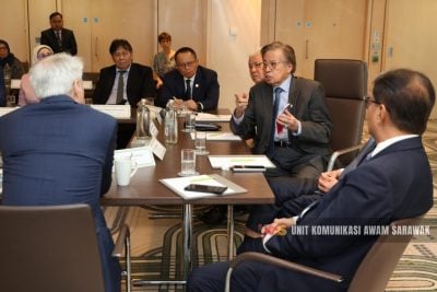 砂代表团晤2国际组织 . 深挖绿色能源新机遇