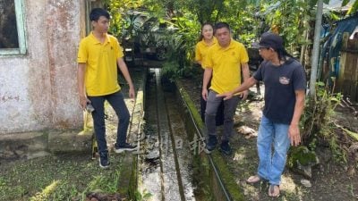 石隆门新科县议员  深入社区了解民瘼