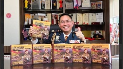 奪“最佳通用類圖書”獎  砂前消拯局長獲表彰