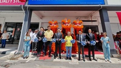 沈桂贤：砂为留住人才 . 极力争取医生护士待遇