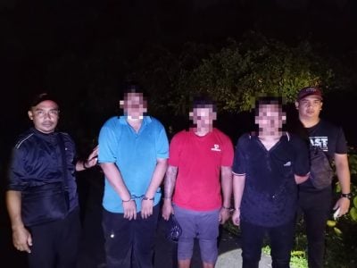 3男潜入废品回收厂行窃 . 巡逻刑警撞破行迹当场拘捕