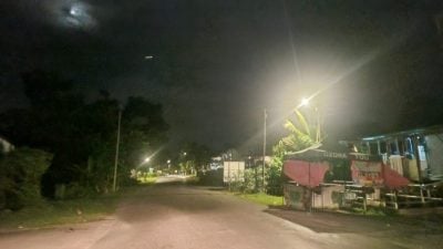 15区安装68盏路灯  沈桂贤让选区亮起来