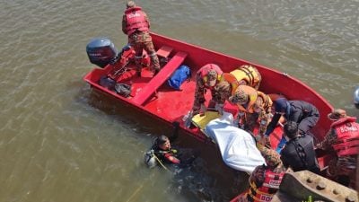 视频|货卡坠河沉没.六旬华男遗体寻获