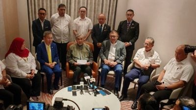 副首相吁各方勿再相互指责 . 应合作解决问题工程