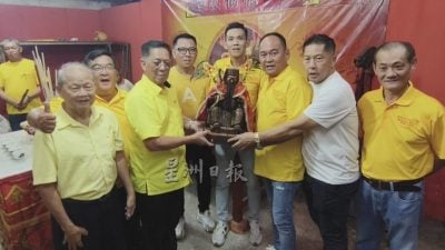 10哩福德庙众神回游 ​逾百队参与锣鼓喧天