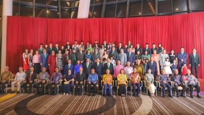 张泰卿感谢长兄领航开路．张晓卿贡献无可替代