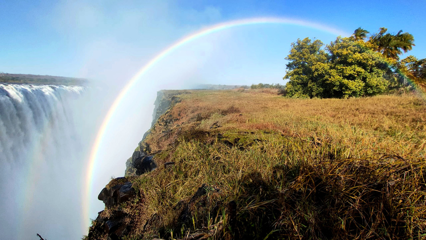  Kim Teoh／无处不彩虹──维多利亚瀑布	