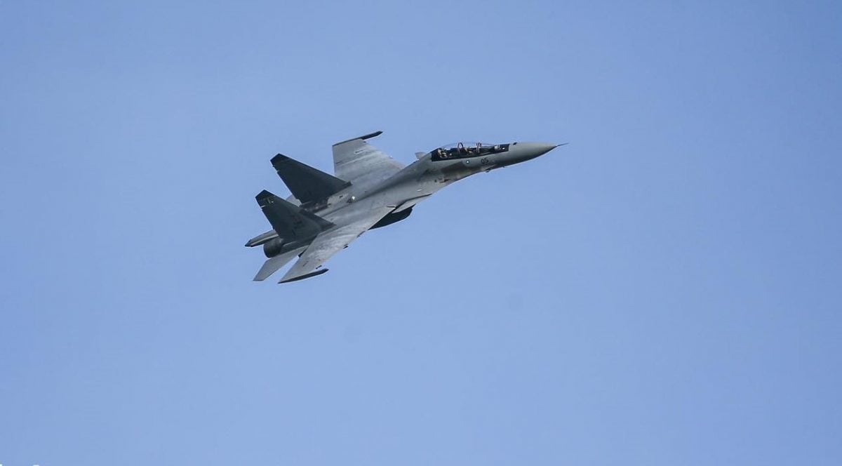 LIMA／画页文：LIMA25开幕，我国“大黄蜂”战机冲破云霄轰炸展实力