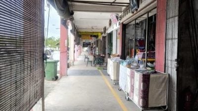 跨河大桥通车未带来商机 . 马鲁帝市场依旧冷清