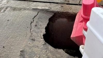 古丹桥路崩加剧 . 民众促工程局速抢修
